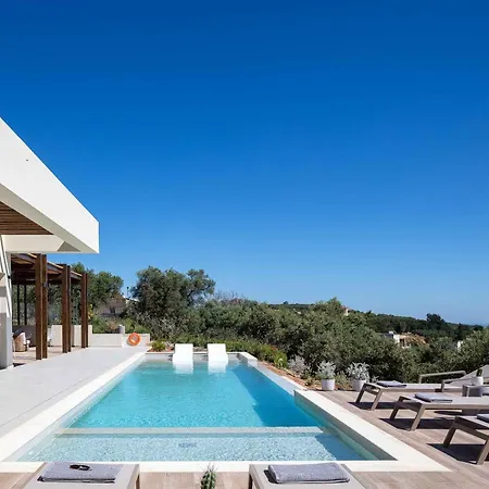 Aglaea I Saltwater Pool & Amazing Seaview!